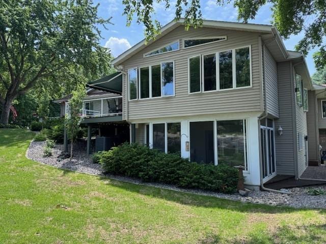 706 Pershing Ave N, New Prague, MN 56071 - back of house featuring a sunroom and a lawn