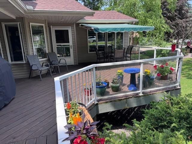 706 Pershing Ave N, New Prague, MN 56071 - wooden deck featuring outdoor dining space