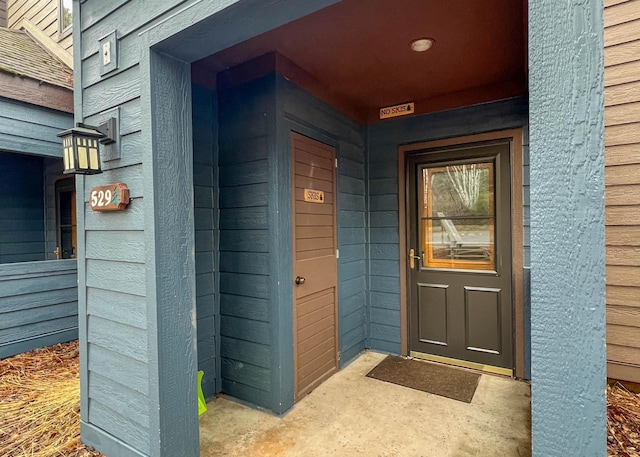 529 Moose Mountain Dr, Lutsen Twp, MN 55615 - view of doorway to property