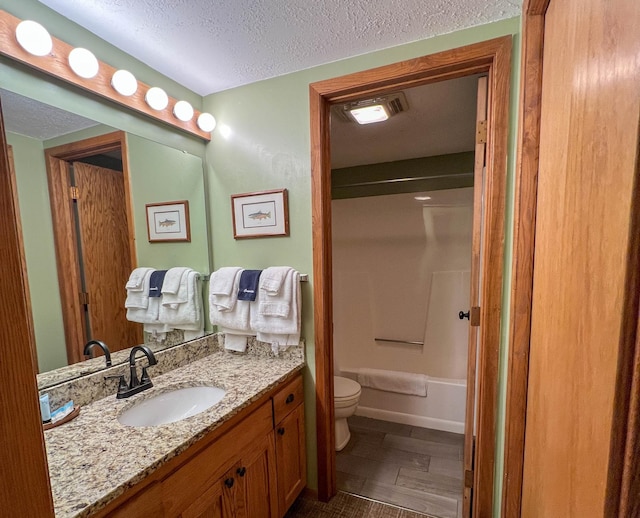 529 Moose Mountain Dr, Lutsen Twp, MN 55615 - bathroom with toilet, vanity, a textured ceiling, and bathtub / shower combination