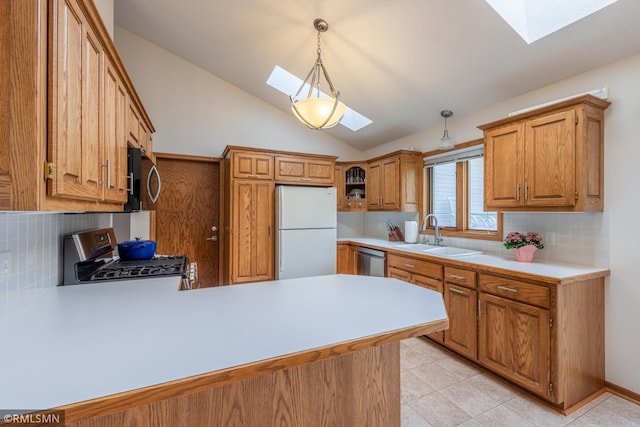2226 Whispering Trl, Eagan, MN 55122 - kitchen with a skylight, stainless steel appliances, a peninsula, a sink, and decorative backsplash