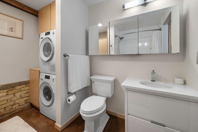 406 Wacouta St Unit 601, Saint Paul, MN 55101 - full bath with stacked washer / drying machine, vanity, toilet, and a shower with shower curtain