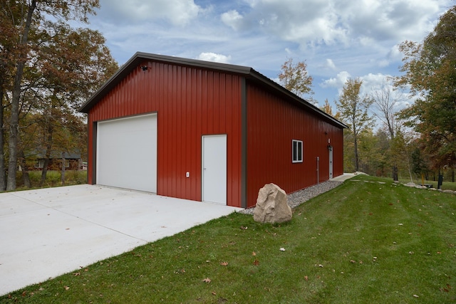 1087 Horseshoe Dr NW, Backus, MN 56435 - detached garage with driveway
