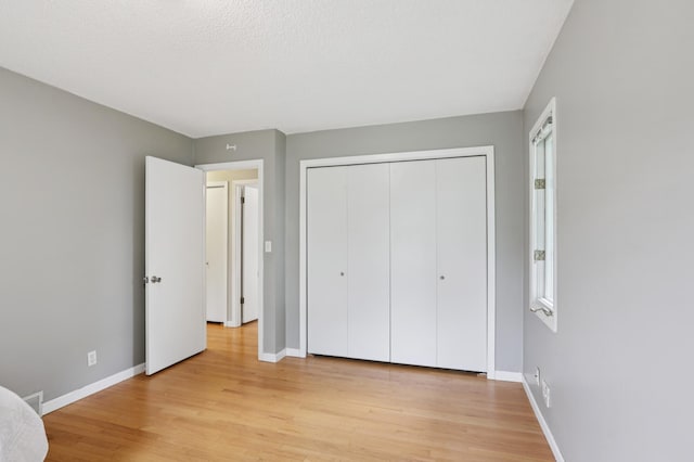 11600 Oberlin Rd, Minnetonka, MN 55305 - unfurnished bedroom featuring light wood finished floors, baseboards, and a closet