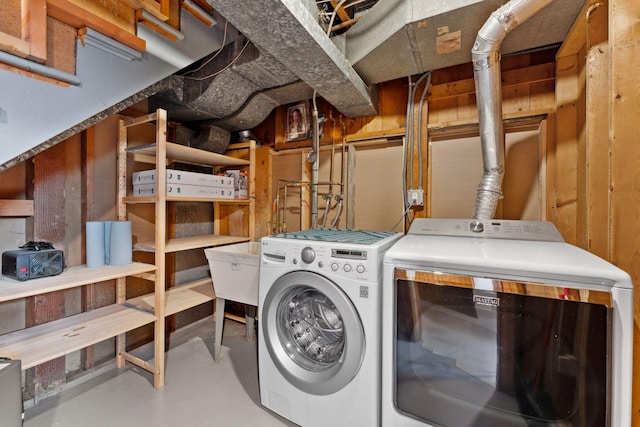 5257 27th Ave S, Minneapolis, MN 55417 - laundry area featuring washer and clothes dryer