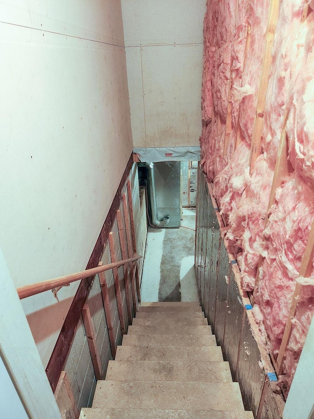 509 Clyde St, West Concord, MN 55985 - view of staircase