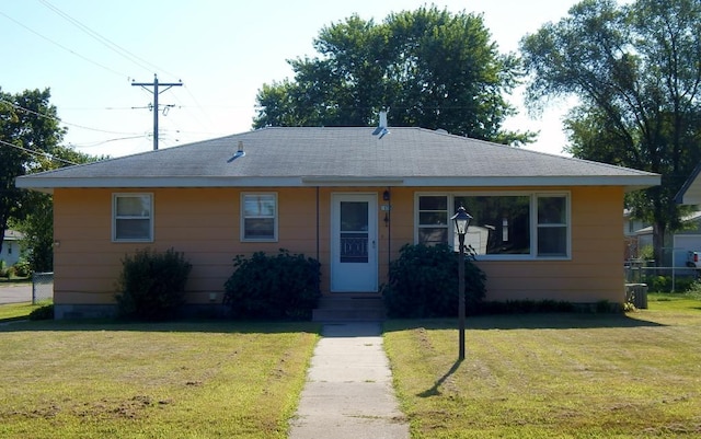 1052 36th Ave N, Saint Cloud, MN 56303 - bungalow featuring a front lawn and roof with shingles