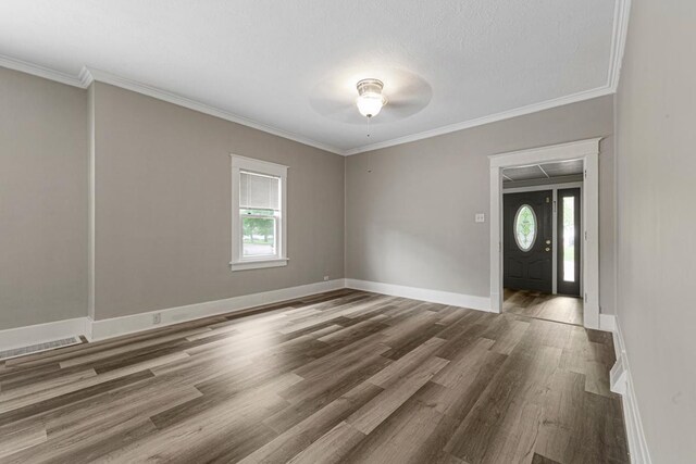 2939 Linden Ave, Slayton, MN 56172 - spare room featuring ceiling fan, healthy amount of natural light, wood finished floors, ornamental molding, and baseboards