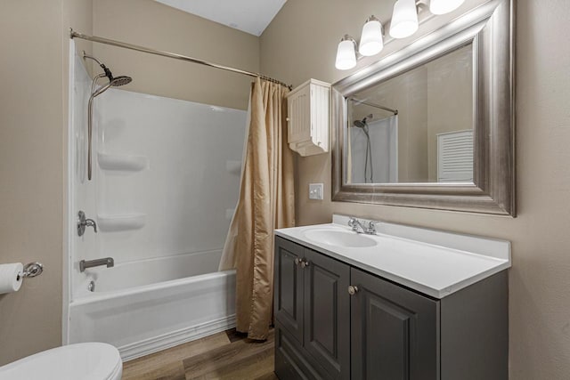 2939 Linden Ave, Slayton, MN 56172 - full bath featuring wood finished floors, toilet, shower / bath combination with curtain, and vanity