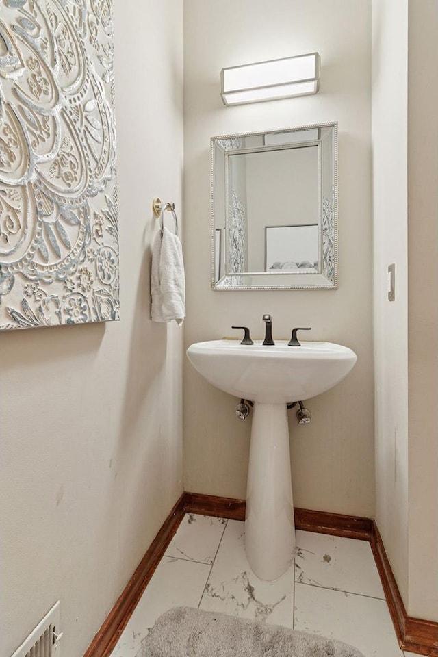 3850 Lone Cedar Ln, Chanhassen, MN 55318 - bathroom with marble look tiles and baseboards