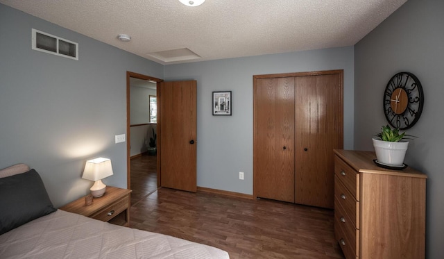 15608 Fjord Ave, Apple Valley, MN 55124 - bedroom featuring wood finished floors, a closet, a textured ceiling, and baseboards