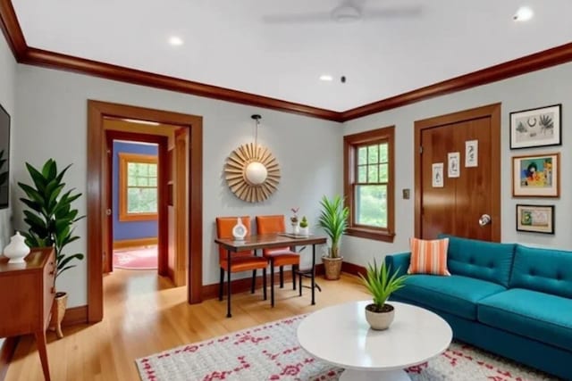 145 Robie St W, Saint Paul, MN 55107 - living area with crown molding, light wood-style floors, baseboards, a ceiling fan, and recessed lighting