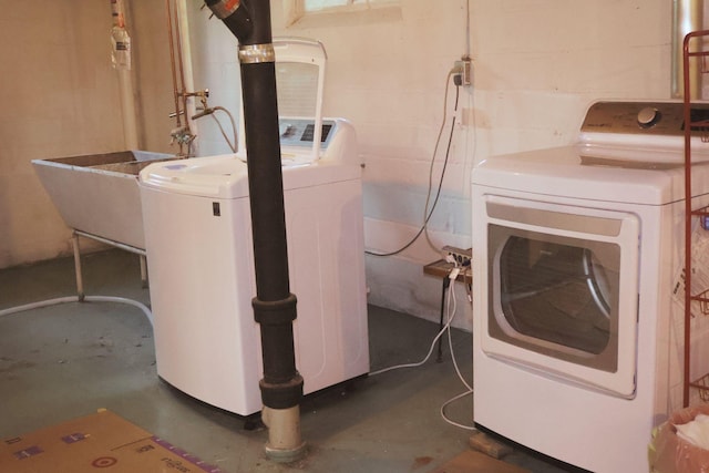 145 Robie St W, Saint Paul, MN 55107 - washroom with washing machine and dryer and concrete block wall