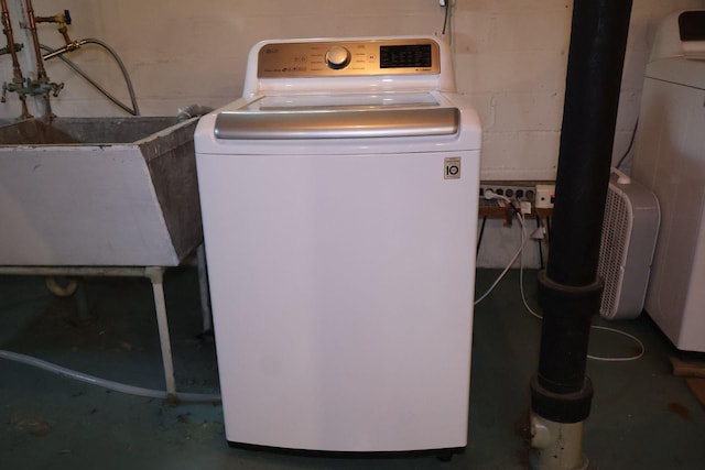 145 Robie St W, Saint Paul, MN 55107 - laundry area featuring washer / dryer and concrete block wall