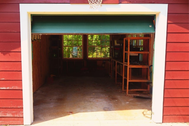 145 Robie St W, Saint Paul, MN 55107 - hall with concrete floors