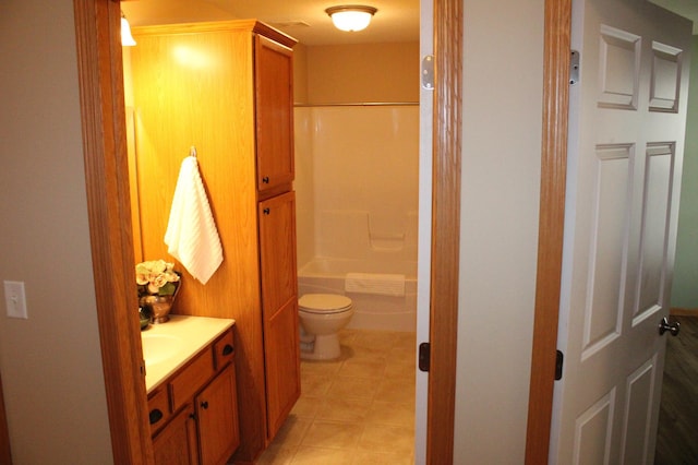 14257 184th Ave NW, Elk River, MN 55330 - full bath with vanity, toilet, and  shower combination