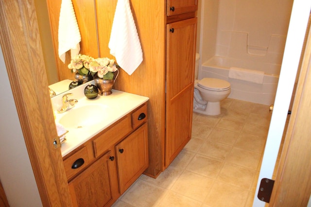14257 184th Ave NW, Elk River, MN 55330 - full bath featuring toilet, vanity, and tub / shower combination