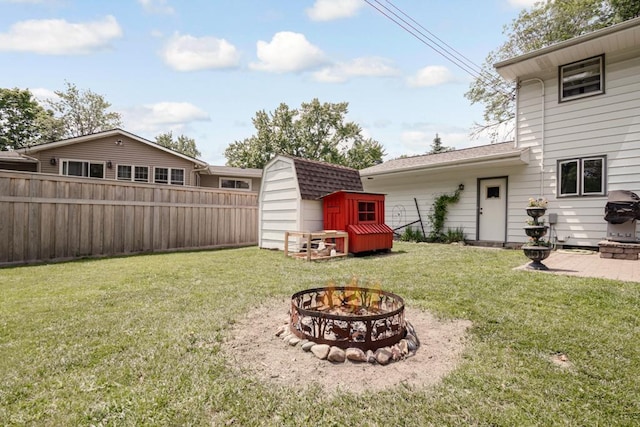 569 Driftwood Rd, New Brighton, MN 55112 - view of yard with an outdoor fire pit