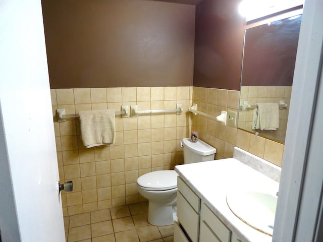 9540 24th Ave N, Plymouth, MN 55441 - bathroom featuring vanity, toilet, tile walls, and tile patterned floors