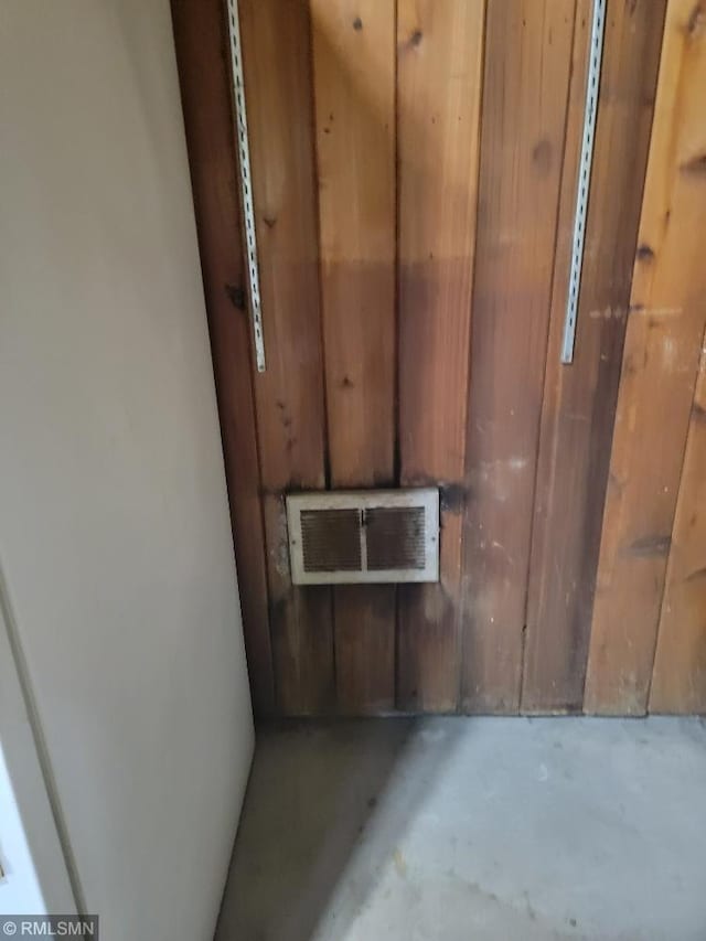 109 Jackson St W, Eagle Bend, MN 56446 - detailed view of concrete flooring