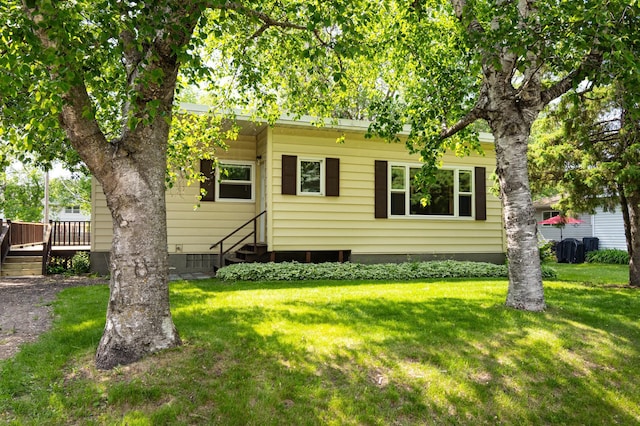 618 Park St, Alexandria, MN 56308 - view of front facade with a wooden deck, a front lawn, entry steps, and crawl space