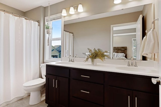 2908 Mark Twain Dr, Chaska, MN 55318 - ensuite bathroom with toilet, double vanity, and curtained shower