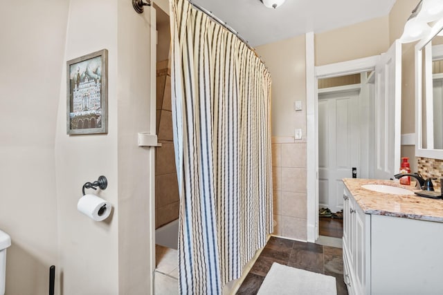 662 24th Ave NE, Minneapolis, MN 55418 - full bathroom with vanity, tile walls, and shower / bath combo with shower curtain