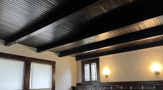 845 12th St, Windom, MN 56101 - detailed view of beam ceiling and a textured wall