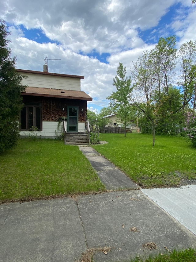 1004 9th St 1006, International Falls, MN 56649 - view of front of house featuring a front lawn and a shingled roof