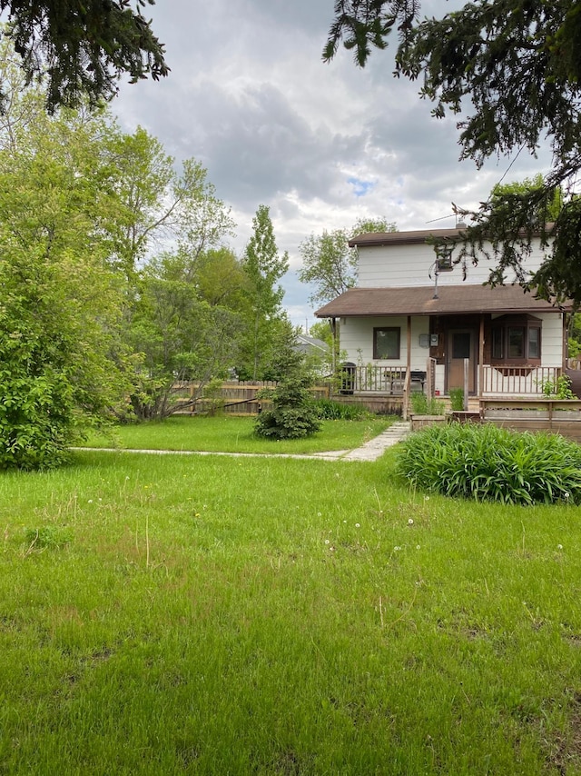 1004 9th St 1006, International Falls, MN 56649 - view of yard featuring covered porch