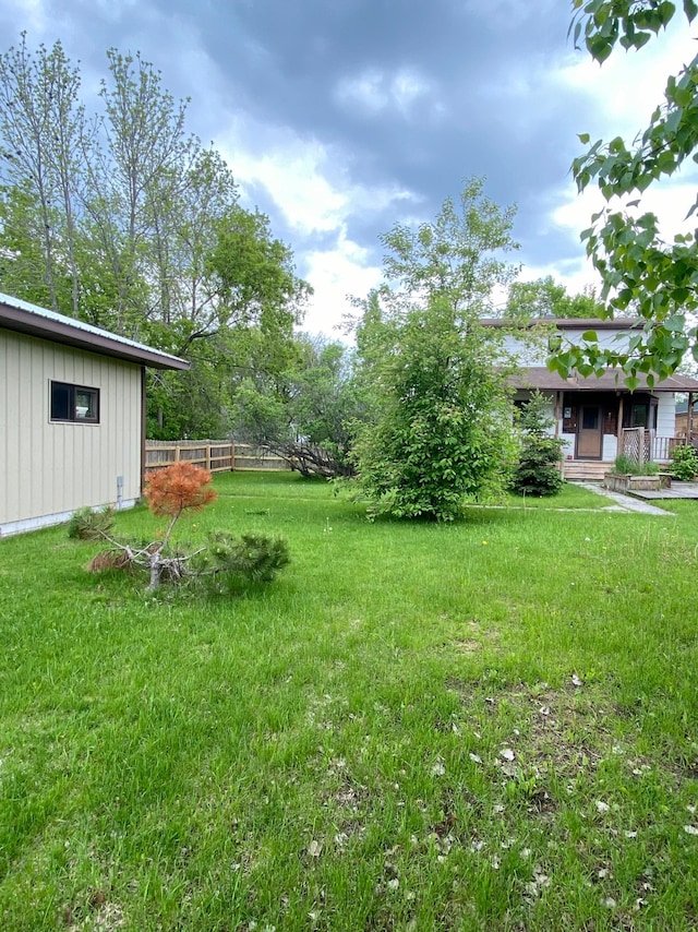 1004 9th St 1006, International Falls, MN 56649 - view of yard
