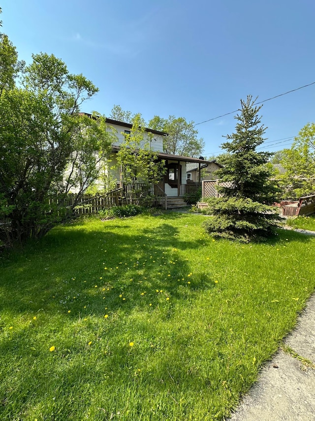 1004 9th St 1006, International Falls, MN 56649 - view of yard with a porch