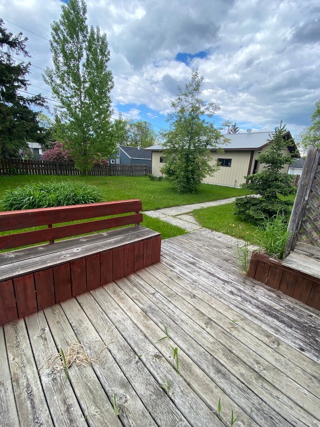 1004 9th St 1006, International Falls, MN 56649 - view of wooden terrace