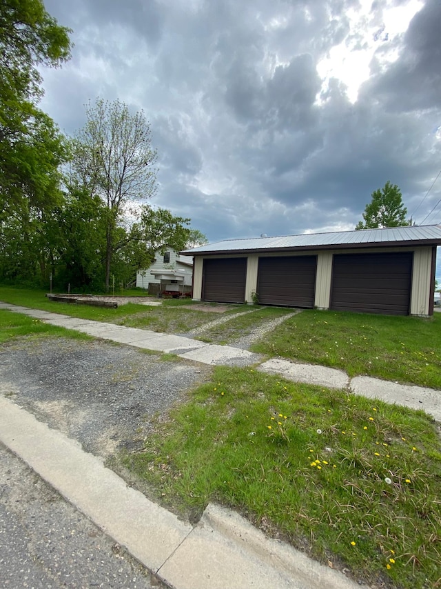 1004 9th St 1006, International Falls, MN 56649 - view of detached garage