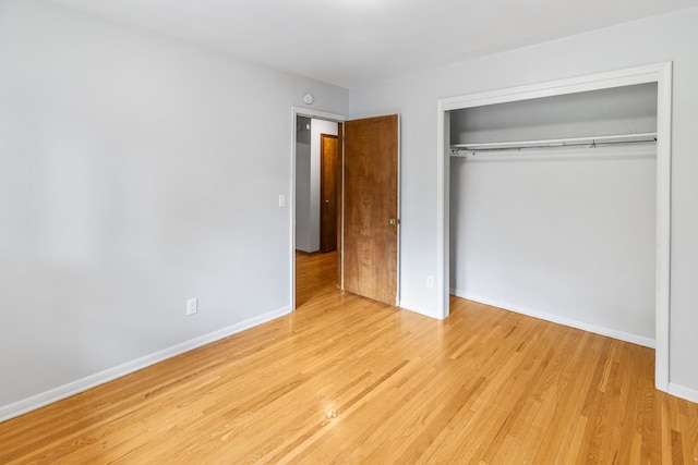4922 Sheridan Ave S, Minneapolis, MN 55410 - unfurnished bedroom with light wood-style floors, a closet, and baseboards