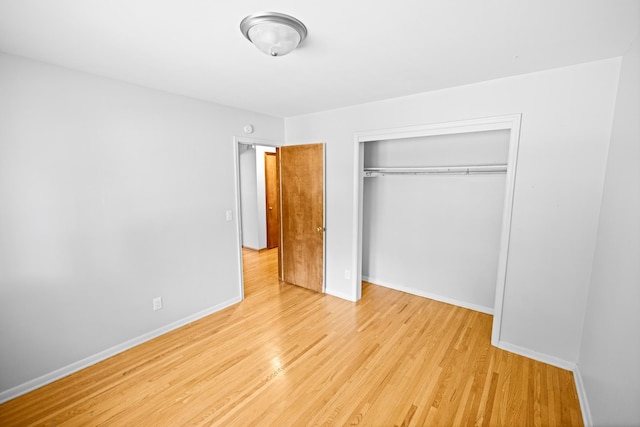 4922 Sheridan Ave S, Minneapolis, MN 55410 - unfurnished bedroom featuring light wood-type flooring, a closet, and baseboards