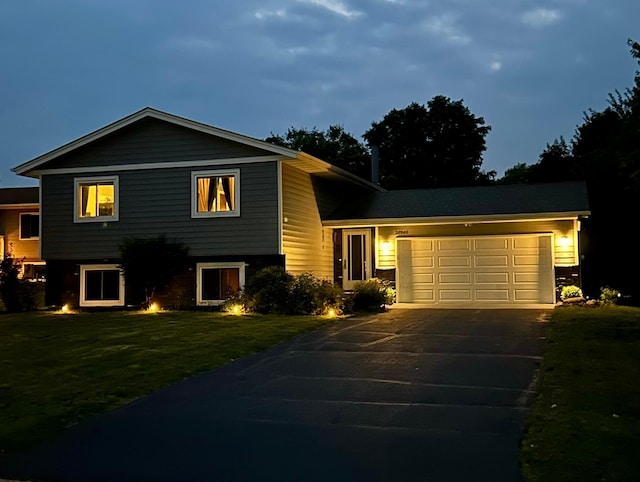 20561 Jade Cir, Lakeville, MN 55044 - tri-level home featuring asphalt driveway, a garage, and a front yard