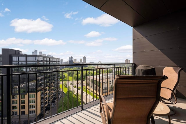 1240 2nd St Unit 1120, Minneapolis, MN 55415 - balcony with a skyline view