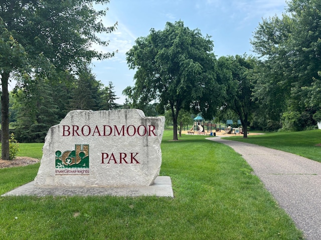 11668 Azure Ct, Inver Grove Heights, MN 55077 - community / neighborhood sign featuring a yard