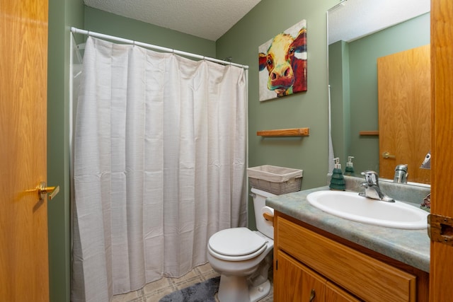 812 Plum Tree Ln, Somerset, WI 54025 - bathroom with vanity, toilet, a textured ceiling, and curtained shower