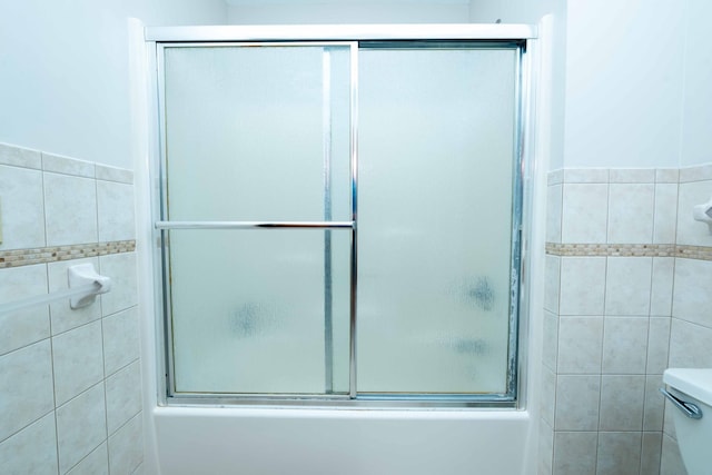 1406 English Ave NW, New Prague, MN 56071 - full bath with tile walls and bath / shower combo with glass door