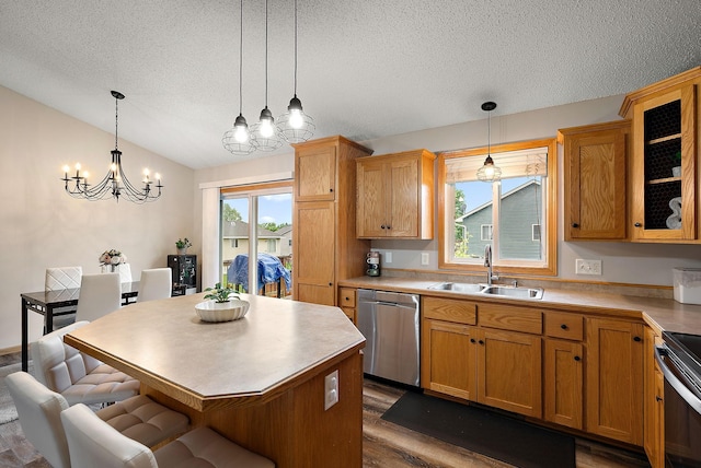 7331 Lamont Ave NE, Otsego, MN 55301 - kitchen featuring stainless steel appliances, a chandelier, a textured ceiling, light countertops, and a kitchen island