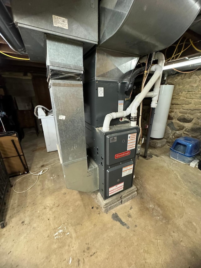 8339 71st St, West Concord, MN 55985 - utility room featuring water heater