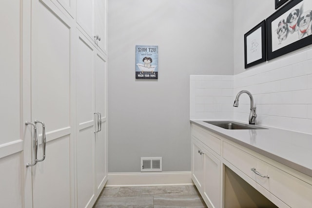 3758 Woodland Cove Pkwy, Minnetrista, MN 55331 - laundry room with a sink and baseboards