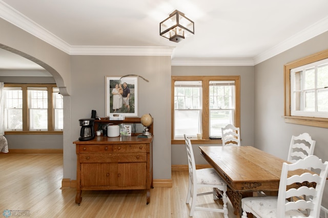 1345 4th St N, Fargo, ND 58102 - dining space featuring arched walkways, light wood-style flooring, crown molding, and baseboards