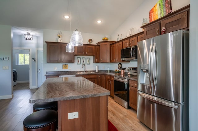 1320 Whiting Rd NW Unit 71, Bemidji, MN 56601 - kitchen featuring stainless steel appliances, dark countertops, washer / dryer, a sink, and recessed lighting