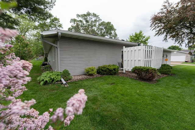 2842 19th Ave NW, Rochester, MN 55901 - view of side of home featuring a yard and a garage