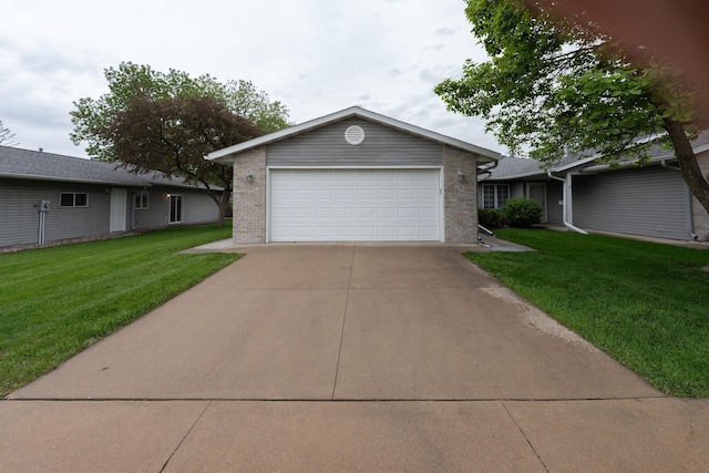 2842 19th Ave NW, Rochester, MN 55901 - ranch-style house featuring brick siding and a front lawn