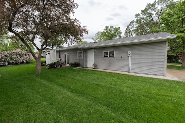 2842 19th Ave NW, Rochester, MN 55901 - back of house featuring a lawn