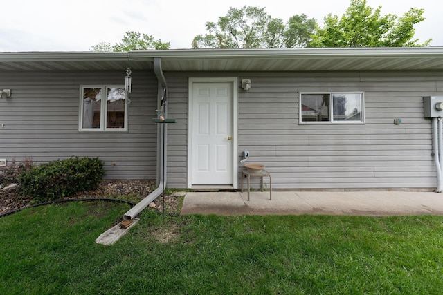 2842 19th Ave NW, Rochester, MN 55901 - entrance to property with a lawn